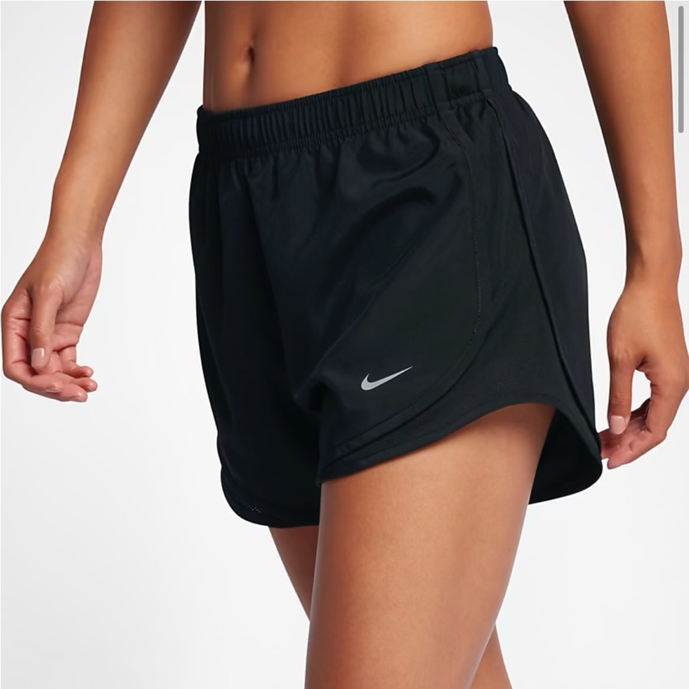 BLACK NIKE TEMPO SHORTS (Women’s Size M)